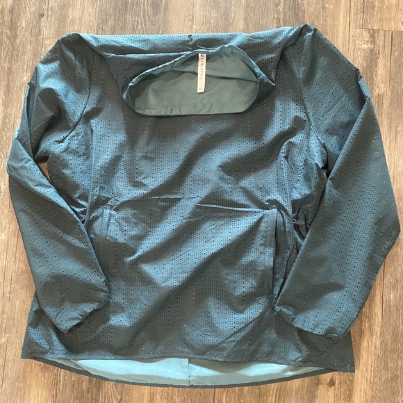 Fabletics Women's Lightweight Pullover Windbreaker Jacket - Picture 1 of 3